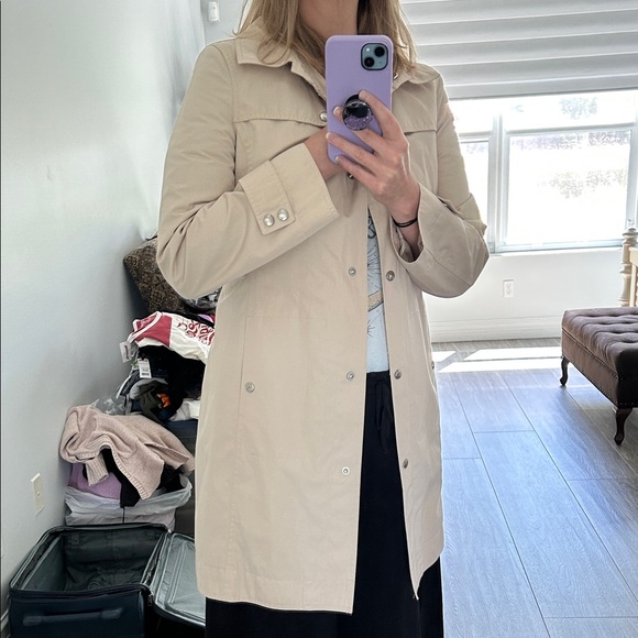 Michael Kors Tan Raincoat Trench Coat with Leopard Lining and Removable Hood - Picture 6 of 16